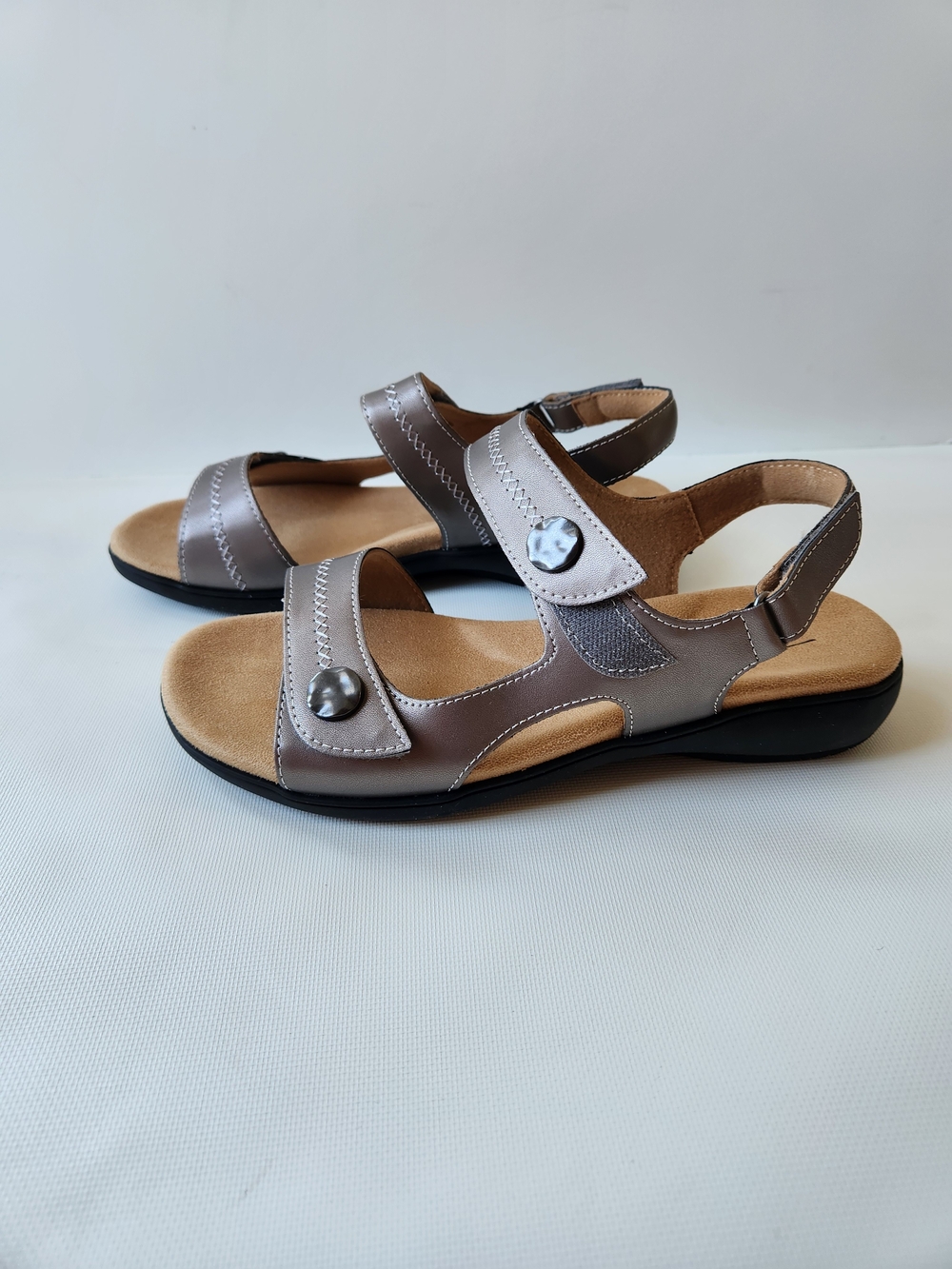 Trotters Romi Stitch Comfort Sandals Women's 9W Wide Taupe New in Box